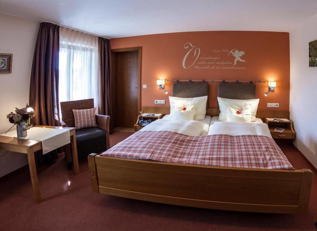 Landhotel Gasthaus Zum Pflug Zell am Harmersbach Exterior foto